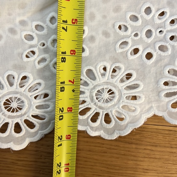 CAbi Blouse - #6084 - White Lace Cut Out Eyelet.  Size Medium. - Picture 11 of 13